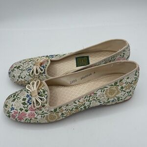 Daniel Green Vintage Lotus Brocade Tapestry Slippers Narrow Fit